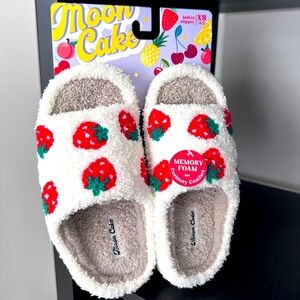 NWT ladies fuzzy slides slippers - XSmall (4-5) fuzzy with strawberry de…